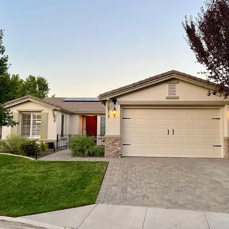 Cozy Casa W/Fireplace, Double Ovens, Garage Parking, Ev Charger 20Min Mt Rose; 40 2 Tahoe